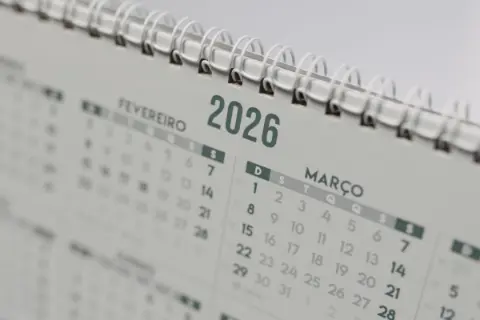 A desk calendar